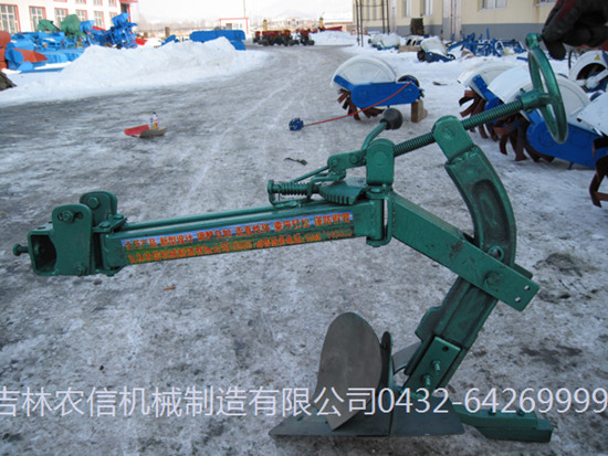 1LSW-135型水(shui)旱田兩用(yòng)犁